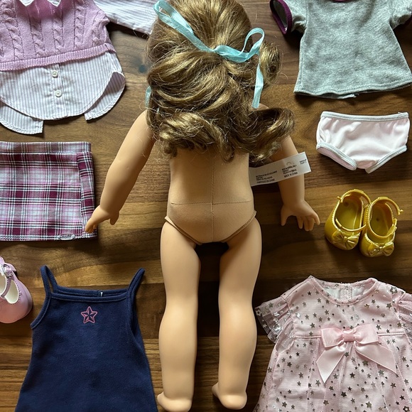 AMERICAN GIRL DOLL + OUTFITS & ACCESSORIES EUC - Picture 4 of 9